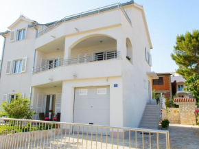 Гостиница Two-Bedroom Apartment in Okrug Gornji II  Трогир
